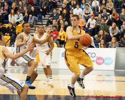 Queens vs Laurentian 08922 copy.jpg
