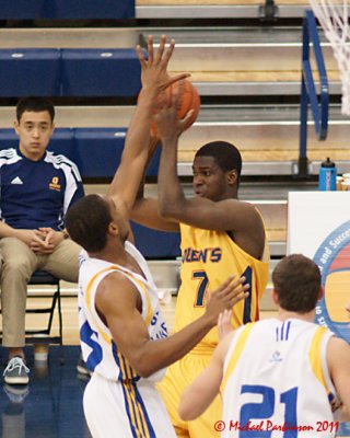 Queens vs Laurentian 09079 copy.jpg