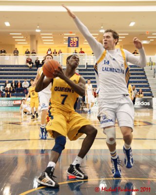 Queens vs Laurentian 09133 copy.jpg