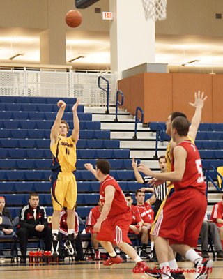 Queens vs Royal Military College 00259 copy.jpg