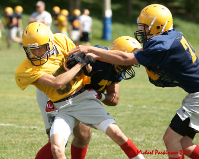 Queen's Football 09316 copy.jpg