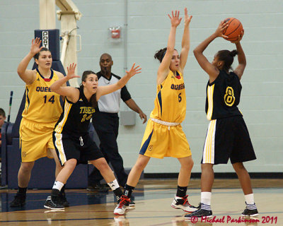 Queen's vs Dalhousie 06065 copy.jpg