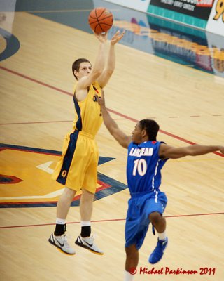 Queen's vs Lakehead 00534 copy.jpg