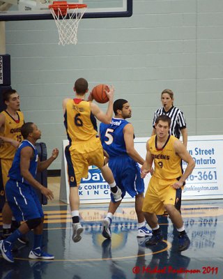 Queen's vs Lakehead 00540 copy.jpg