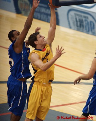 Queen's vs Lakehead 00587 copy.jpg