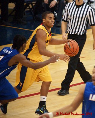 Queen's vs Lakehead 00589 copy.jpg