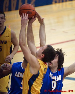 Queen's vs Lakehead 00595 copy.jpg
