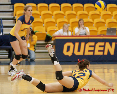 Queen's vs Toronto W-Volleyball 11-19-11