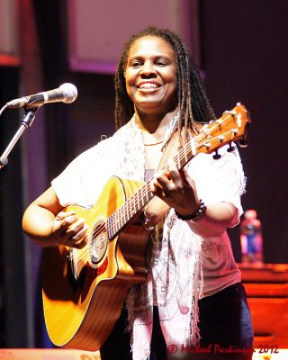 Ruthie Foster 08188 copy.jpg