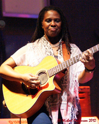 Ruthie Foster 08191 copy.jpg