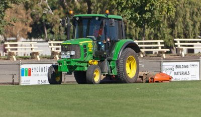 Tractor 2.jpg