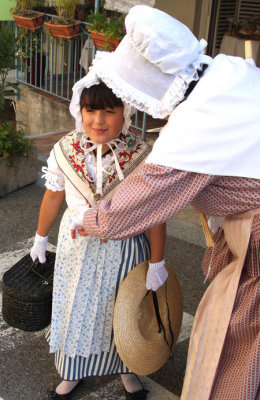 Gromutter und Enkelin / Grandmother and granddaughter