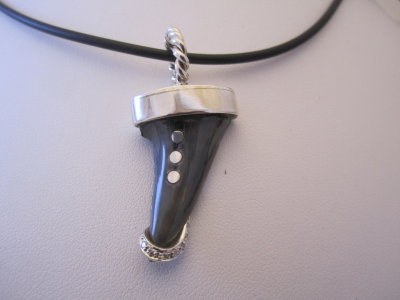 shark tooth w/dia in sterling silver