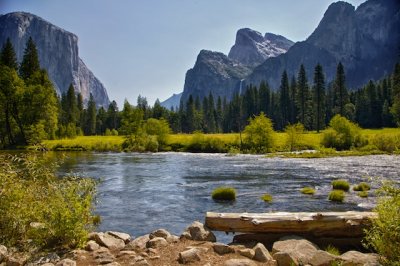 Yosemite Vally and the Merced River from Valley View