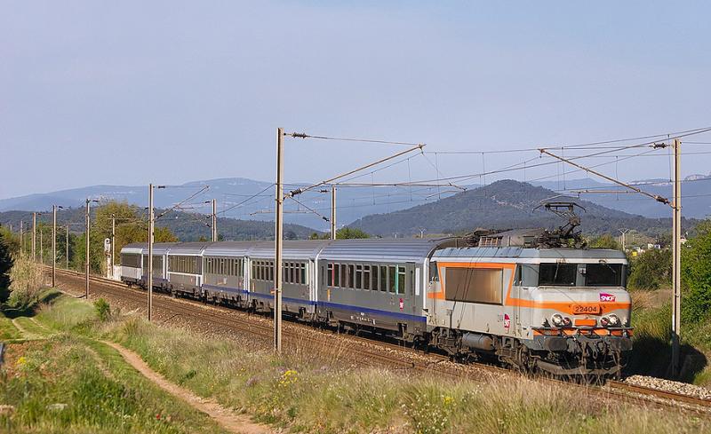 Approaching Gonfaron, the BB22404 and his train coming from Marseille.