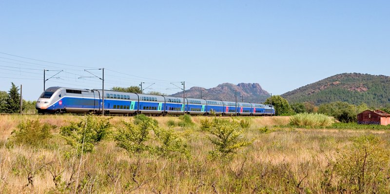 A TGV Duplex near Les Arcs-Draguignan, heading to Nice.