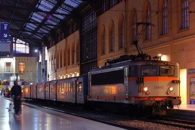 At the end of the day, the BB25667 at Marseille Saint-Charles ready for another service.