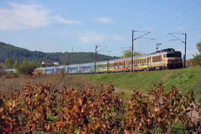 Here is the new and colored Toz train (issued from the classics Corail trains).