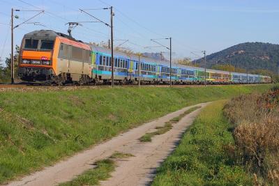 The BB26148 and the very colored new train called, Toz. Issued from the classics Corail coaches.