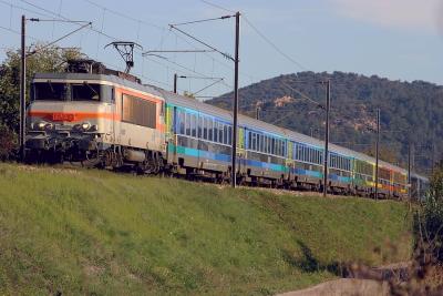 Coming from Nice and going to Bordeaux, here is the BB22266 and his new TEOZ train.