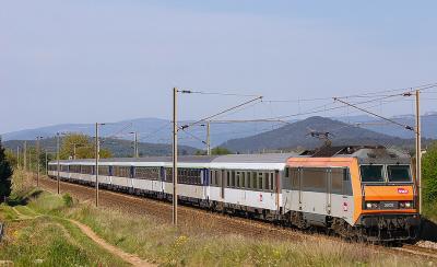 The BB26032 approaching Gonfaron, heading to Nice.