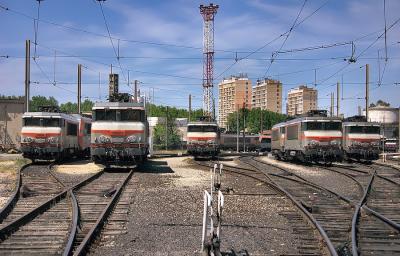 Some BB-22200 and 7200 Class resting at Avignon depot.