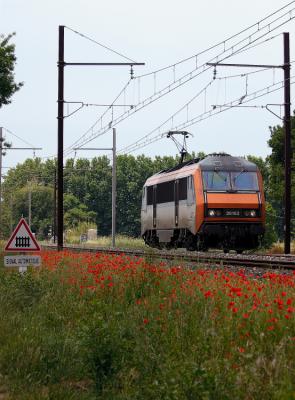 Approaching Salon-de-Provence, the BB26183 coming from Miramas.