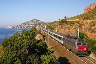The BB26160 and the night train coming from Strasbourg, between St Raphal and Cannes.