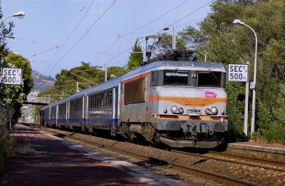 The BB22315, heading to Marseille, at Boulouris.