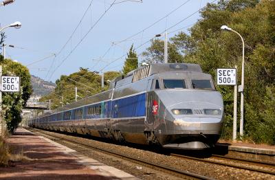 A double units of TGV Sud-Est at Boulouris.
