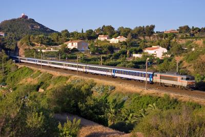 The BB22328 and a night train coming from Reims, between Le Dramont and Agay.