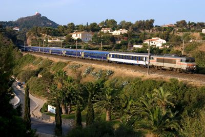 Coming from Paris, Le Train Bleu and the BB22332 heading to Nice, near Agay.