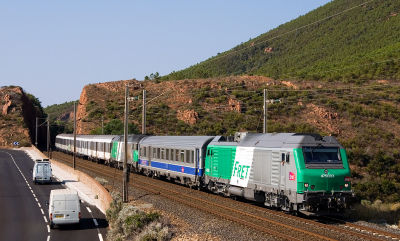 The new BB75000 with a test train between Marseille, Nice and Ventimiglia, near Le Trayas.