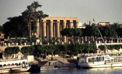 g4/13/583113/3/59561589.LuxorTemplefromNile.jpg