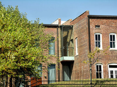 Balcony where James Earl Ray was when he shot MLK.jpg