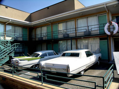 Balcony where MLK was assassinated. Original cars were left there.jpg
