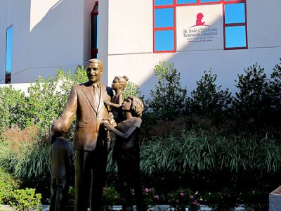 Statue of Danny Thomas outside St. Jude Children's Research Hospital  pw.jpg