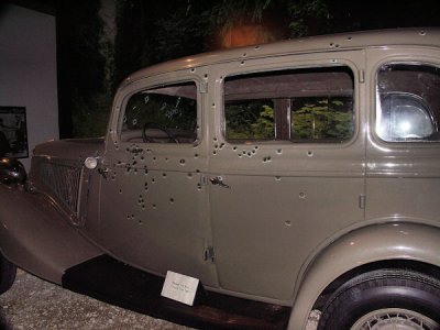 Bonnie and Clyde's Car (Buckhorn Saloon).jpg