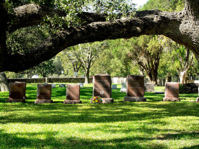 LBJ and Family's burial site at Texas White House.jpg