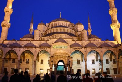 Evening view of Blue Mosque Istanbul 3.jpg