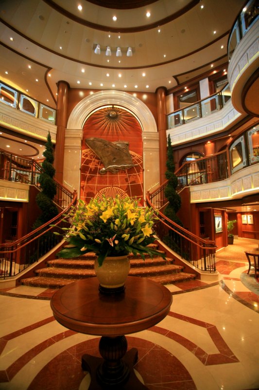 QUEEN VICTORIA Grand Lobby