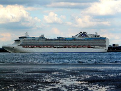 CROWN PRINCESS (2006) @ Liverpool, UK (Leaving)