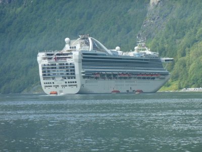GRAND PRINCESS (1998) @ Geirengerfiord, Norway (Anchored)
