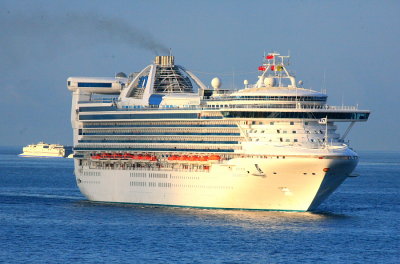 GRAND PRINCESS (1998) @ Gibraltar, UK (Arriving)