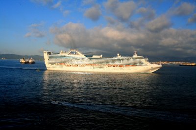 GRAND PRINCESS (1998) Arriving @ Gibraltar, UK