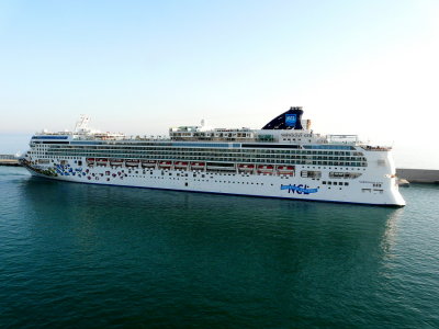 NORWEGIAN GEM (2007) @ Civitavecchia , Italy