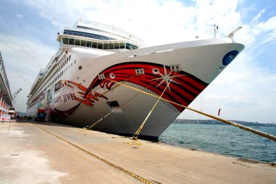 NORWEGIAN JEWEL (2005) at Istanbul, Turkey