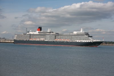 QUEEN ELIZABETH (2010) @ Southampton, UK Leaving