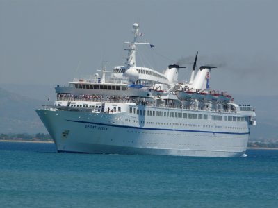 ORIENT QUEEN (1968) arriving @ Katakolon, Greece