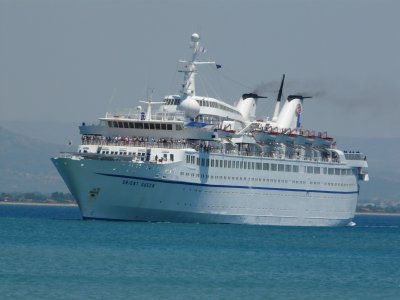 ORIENT QUEEN (1968) arriving @ Katakolon, Greece